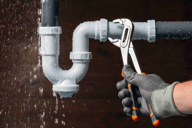 Professional Emergency Plumber technician working in State Line, PA